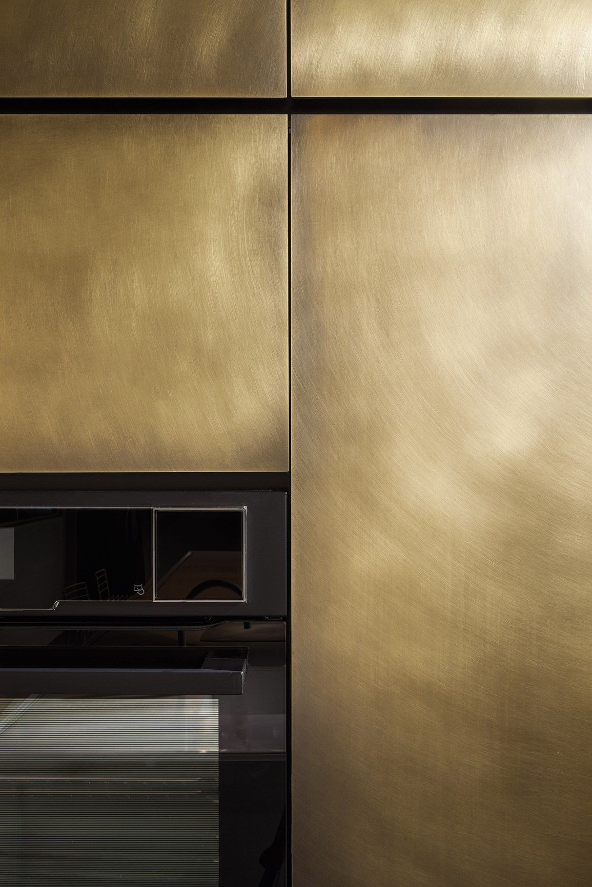 Natural Skin_ Pure Shapes, Precious Surfaces (1)